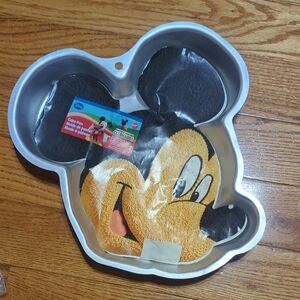 Wilton Mickey Mouse Cake Pan with Silver Finish